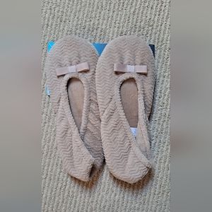 ISOTONER Taupe Ballet Slippers A96501TAULG Size: Large 8-9 NWT